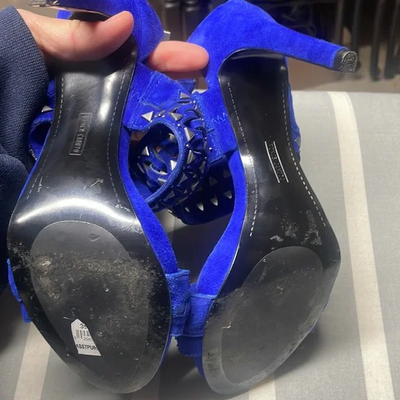 Beautiful blue studded heels - Picture 4 of 6